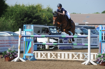 Chloe Templeton jumps to the top in the Blue Chip Pony Newcomers Second Round at Northcote Stud Chloe Templeton jumps to the top in the Blue Chip Pony Newcomers Second Round at Northcote Stud